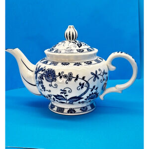 Vintage Vienna Woods Blue Onion Teapot w Lid Mann Japan Blue White China 6"